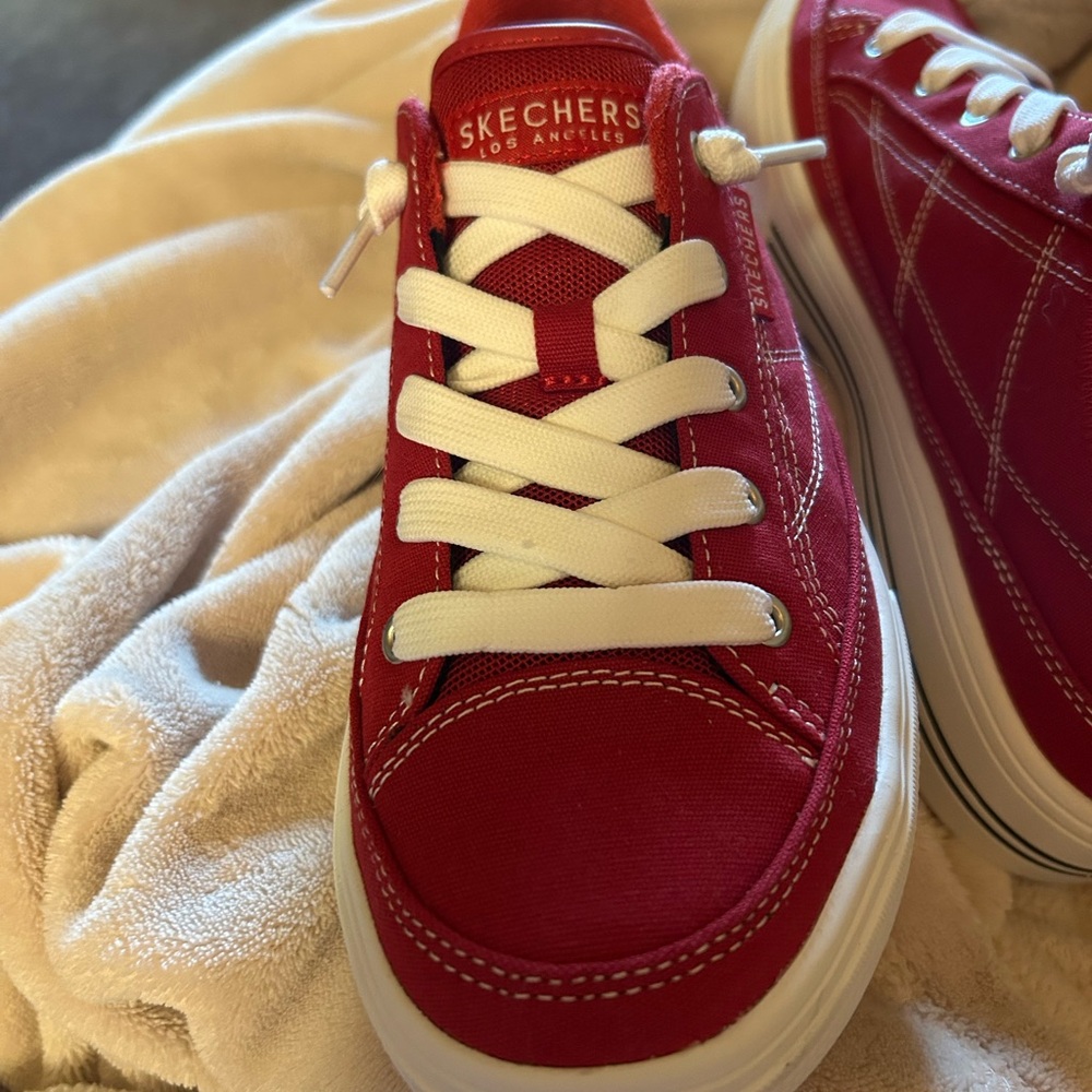 Skechers Women’s Red Step ins